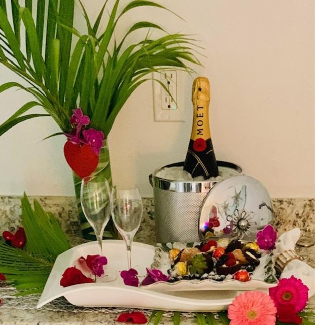 In The Heart Of Naples, Suite With Lake & Pool 外观 照片